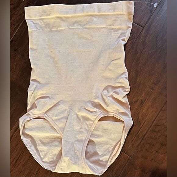 Spanx high waisted brief size M Color Nude NWOT - Picture 3 of 5
